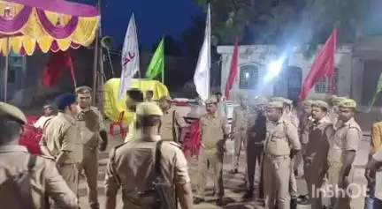 कुंडा: कुंडा कस्बे में कानून व्यवस्था और मोहर्रम पर्व के दृष्टिगत एएसपी के नेतृत्व में किया गया रूट मार्च और भ्रमण