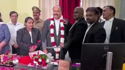 कैराना: अपर जिला जज अवधेश पांडेय सेवानिवृत्त हुए, न्यायालय परिसर में दी गई विदाई