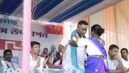তামুলপুৰ: তামুলপুৰৰ লাউপাৰাত ১৭০তম চিদু চানহু জাতীয় ঐক্য দিৱসত বিধায়ক জলেন দৈমাৰী উপস্থিত থাকে
