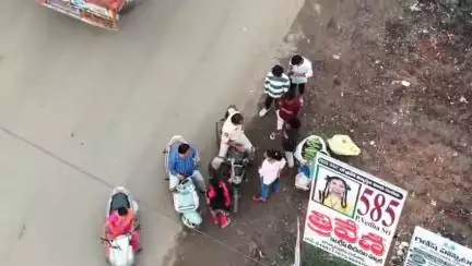 నారాయణ కళాశాల వద్ద విద్యార్థులను భయభ్రాంతులకు గురి చెస్తున్న 7 గురు ఆకతాయిలకు కౌన్సిలింగ్ ఇచ్చిన గుడివాడ పొలీసులు