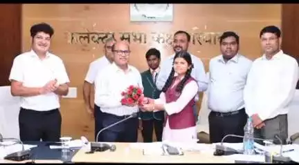 बिंद्रानवागढ़ गरियाबंद: कोसमबुडा दक्षिणा फाउंडेशन की परीक्षा में जिले के एकलव्य विद्यालय के दो विद्यार्थियों का चयन हुआ