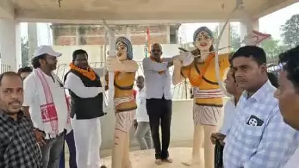लातेहार कॉंग्रेस ने सरजू प्रखंड स्थित वीर शहीद नीलाम्बर-पिताम्बर जी के प्रतिमा पर माल्यार्पण कर मनाया हूल दिवस #latehar