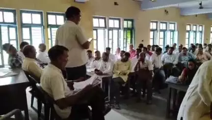 छिबरामऊ: जिला शिक्षा प्रशिक्षण केंद्र में उत्तर प्रदेश शिक्षक संघ के बैनर तले शिक्षकों ने खंड शिक्षा अधिकारी को सौंपा ज्ञापन