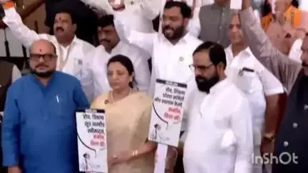 महाड: मंत्री भरतशेठ गोगावले यांनी आज विधानसभेच्या पायरीवरच आंदोलन