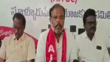బిజెపి అధికారంలోకి వచ్చినప్పటి నుంచి కార్మికుల గొంతు కోస్తున్నారు 
- సూళ్లూరుపేట ఎ.ఐ.టి.యు.సి నాయకులు విమర్శ