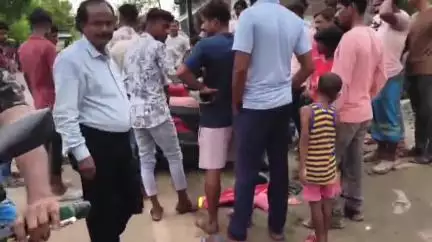 লালগোলা: লালগোলার দেওয়ানসরাইয়ে বাইক ও স্কুটির মুখোমুখি সংঘর্ষ, আহত স্কুটি চালক