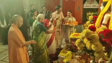 गोरखपुर: राष्ट्रपति ने गोरखनाथ मंदिर में किए दर्शन-पूजन, लिया आशीर्वाद, साथ में राज्यपाल और मुख्यमंत्री भी रहे मौजूद