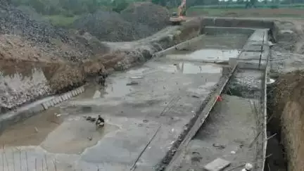 सारंगपुर: मंत्री गौतम टेटवाल के निर्देश के बाद भी आमगढ़ा में ₹3 करोड़ के बेराज निर्माण में भ्रष्टाचार, घटिया सामग्री का इस्तेमाल