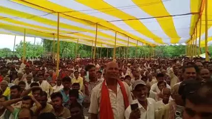 गुरुआ: गुरुआ के भूरहा धाम में प्रशांत किशोर ने कहा: अब पढ़ाई और रोजगार के नाम पर वोट दीजिए