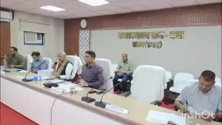 छपरा: मतदान केंद्र के युक्तिकरण को लेकर जिलाधिकारी ने राजनैतिक दलों के साथ की बैठक