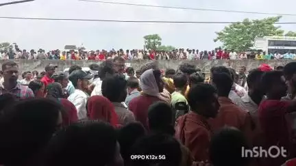 गोह: प्रखंड मुख्यालय स्थित ग्रेट जीवक अस्पताल में प्रसव के दौरान महिला की मौत, परिजनों ने किया जमकर हंगामा और आगजनी