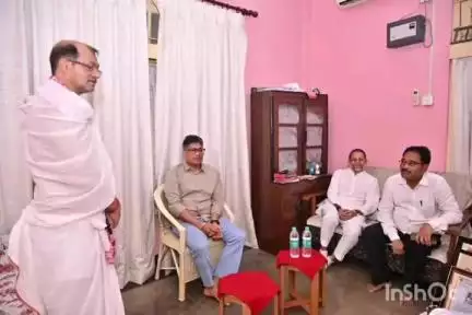 গুৱাহাটী: সদৌ অসম ছাত্ৰ সন্থাৰ মুখ্য উপদেষ্টা ড০ সমুজ্বল কুমাৰ ভট্টাচাৰ্য মাতৃৰ বিয়োগৰ খবৰ লয় মন্ত্ৰী পিযুজ হাজৰিকাই