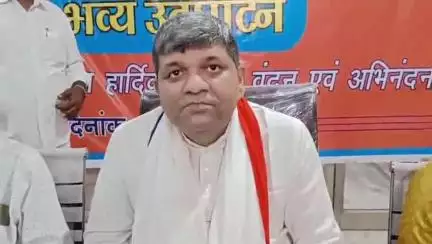 फर्रुखाबाद: अखिलेश यादव के ट्वीट में कहा, सरकार स्कूल बंद कर लोगों को बेरोजगार कर रही है, आवास विकास में आशीष पटेल दी प्रक्रिया
