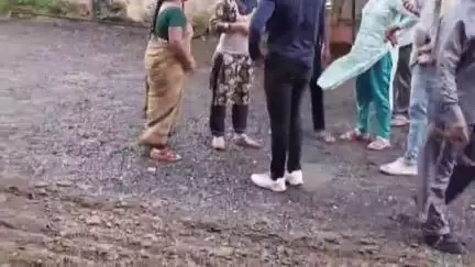 बैतूल नगर: दबंगों ने स्कूल में ट्रैक्टर से बोरवेल उखाड़ा, संचालक से मारपीट, पुलिस अधीक्षक से शिकायत