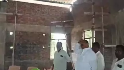 నిర్మాణములో ఉన్న ఉప్పర కమిటీ భవనాన్ని తనిఖీ చేసిన ఎంపీ బి కే పార్థసారథి