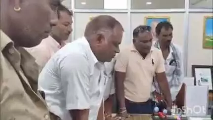 टोंक: ग्राम मारखेड़ा में श्मशान घाट के रास्ते पर अतिक्रमण के खिलाफ ग्रामीणों ने कलेक्ट्रेट पहुंचकर सौंपा ज्ञापन