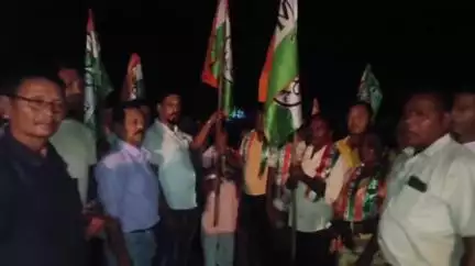 ধূপগুড়ি: লুকসান চাবাগানে ৩০ টি পরিবার বিজেপি ছেড়ে তৃণমূলে যোগ দিল,উপস্থিত তৃণমূলের ব্লক সভাপতি প্রেম ছেত্রি