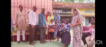 बेमेतरा: मरका में शाला प्रवेश उत्सव कार्यक्रम में भाजपा के जिलाध्यक्ष अजय साहू हुए शामिल, स्कूल परिसर में किया वृक्षारोपण