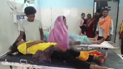आरा: बक्सर से गंगा स्नान कर ऑटो से आ रही महिला को कृष्णाब्रह के समीप ट्रैक्टर ने मारी टक्कर, तीन महिलाएं हुईं जख्मी