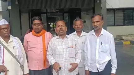 नांदेड: दिव्यांग, वृद्ध, निराधारांच्या प्रलंबीत अनेक प्रश्नांसंदर्भात जिल्हाधिकारी कर्डीले यांची घेतली भेट: दिव्यांग नेते डाकोरे