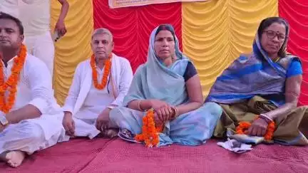 महनार: नगर परिषद के खिलाफ पार्षदों का मोर्चा, भ्रष्टाचार के खिलाफ शुरू किया अनिश्चितकालीन अनशन
