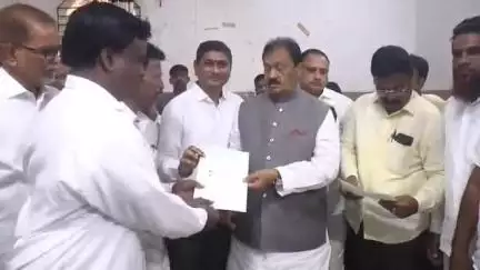నిజామాబాద్ సౌత్: నగరంలో 27 మంది లబ్ధిదారులకు, 16 లక్షల విలువగల సీఎంఆర్ఎఫ్ చెక్కులను అందజేసిన రాష్ట్ర ప్రభుత్వ సలహాదారులు షబ్బీర్ అలీ