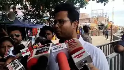 ପୁରୀ ମ୍ୟୁନିସିପାଲଟି: ଗୁଣ୍ଡିଚା ମନ୍ଦିର ରେ ରେ ଭକ୍ତ ଙ୍କ ଶୃଙ୍ଖଳିତ ଦର୍ଶନ ବ୍ୟବସ୍ଥା ନେଇ ସରଧାବାଲି ଥରେ ପ୍ରତିକ୍ରିୟା ରଖିଛନ୍ତି ପୁରୀ ଜିଲ୍ଲାପାଳ l