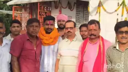 एकमा: नगर पंचायत एकमा बाजार के उपमुख्य पार्षद पद पर रानू कुमार भारी मतों से विजयी घोषित
