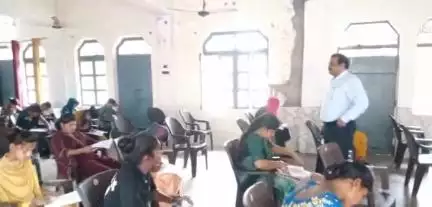 अमरिया: अमरिया ब्लॉक सभागार में संकुल स्तरीय समिति के बुक कीपर और ऑडिटर की परीक्षा का आयोजन किया गया