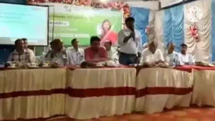 বাঁকুড়া ২: বাঁকুড়ার বঙ্গ বিদ্যালয় বাঁকুড়া সমবায় বিপনির বার্ষিক অনুষ্ঠানকে কেন্দ্র করে উপস্থিত অতিরিক্ত জেলাশাসক সহ অন্যান্যরা