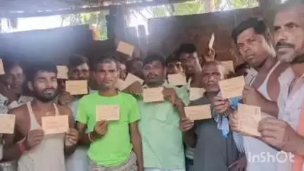 कलेर: कलेर प्रखंड के जयपुर पहलेजा पंचायत में रेलवे संघर्ष समिति का पोस्टकार्ड व हस्ताक्षर अभियान जारी