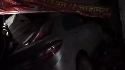 बालाघाट: संत भूरा भगत चौक पर गुपचुप खा रहे लोगों के बीच घुसी बेकाबू कार, मची अफरा-तफरी