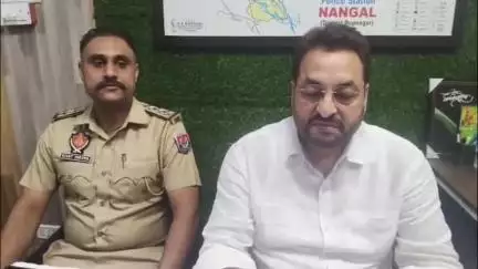 ਰੂਪਨਗਰ: ਨੰਗਲ ਚੋਂ ਵਾਲਮੀਕ ਭਾਈਚਾਰੇ ਦੇ ਲੋਕਾਂ ਵੱਲੋਂ ਕੀਤੇ ਰੋਡ ਜਾਮ ਦੇ ਮਾਮਲੇ ਚੋਂ ਨੰਗਲ ਦੇ ਡੀਐਸਪੀ ਨੇ ਪੱਤਰਕਾਰਾਂ ਨਾਲ ਕੀਤੀ ਗੱਲਬਾਤ
