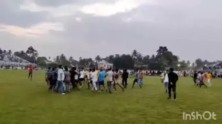 বনগাঁ: বনগাঁ থানা আয়োজিত বনগাঁ স্টেডিয়ামে ইন্টার ক্লাব ফুটবল টুর্নামেন্টে জয়ী ট্যাংরা গ্রাম পঞ্চায়েত