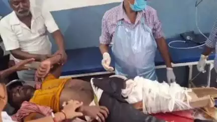 जगदीशपुर: भागलपुर-दुमका रेलखंड: बाराहाट स्टेशन पर चलती ट्रेन से सेल्फी लेना युवक को महंगा पड़ा, पैर कटा
