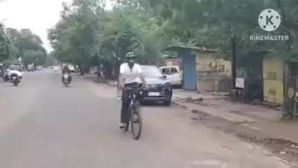 नीमच नगर: नीमच पहुंचे युवा पर्वतारोही सुबोध, साइकिल यात्रा का एक साल पूरा होने पर किया पौधारोपण