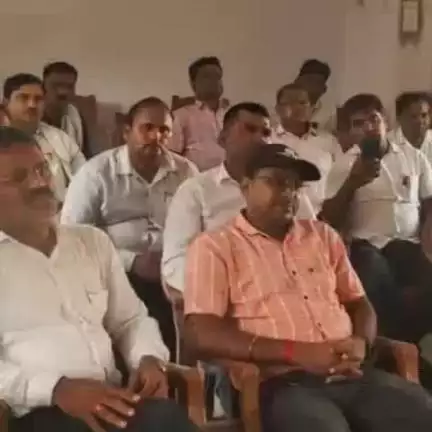 चुनार: बहुआर बीआरसी कार्यालय पर प्राथमिक शिक्षक संघ ने की बैठक, सरकार की नीतियों का किया विरोध