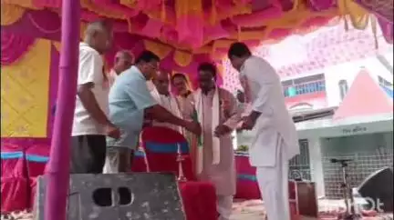 বাগদা: বাগদার সিন্দ্রানী আঞ্চলিক কাষ্ঠ ব্যবসায়ী সমিতির উদ্যোগে বৃক্ষ দান কর্মসূচি পালিত হলো