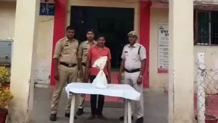 पामगढ़: पामगढ़ पुलिस ने मुड़पार गांव से महुआ शराब की अवैध बिक्री करने वाले आरोपी को किया गिरफ्तार, भेजा न्यायिक रिमांड पर