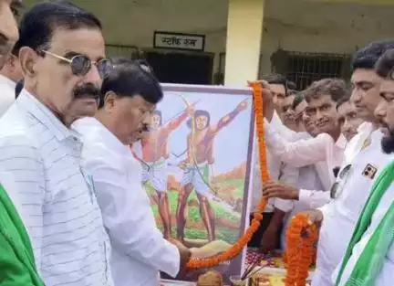 महेशपुर: महेशपुर विधायक ने सीलमपुर कॉलेज परिसर में सिद्धो कान्हू की प्रतिमा निर्माण का शिलान्यास किया