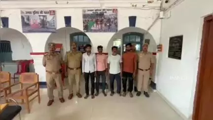 बांगरमऊ: बांगरमऊ के आसीवन थाना क्षेत्र में चोरी के तीन आरोपियों को गिरफ्तार किया गया, ₹7,370 नकदी और मोटरसाइकिल बरामद