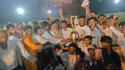 हरनौत: पशुचारा ग्राउंड में हरनौत प्रीमियर लीग क्रिकेट टूर्नामेंट का हुआ समापन, वार्ड संख्या 11 की टीम बनी विजेता