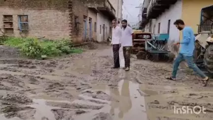 अरनोद: चुपना गांव की जर्जर सड़कों से ग्रामीण बेहाल, बारिश में और बढ़ी मुश्किलें, ग्रामीणों ने उठाई समाधान की मांग#janmsamasya