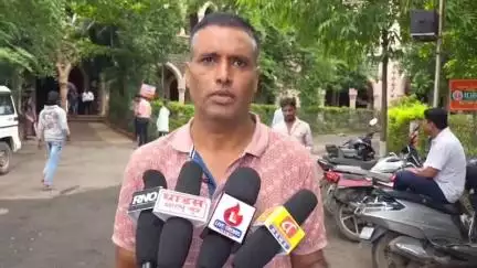 जळगाव: मारवड येथील सेंट्रल बँकेकडून शेतकऱ्याची आर्थिक लूट!; जिल्हाधिकाऱ्यांकडे तक्रार