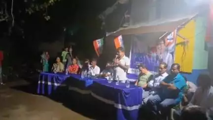 রামপুরহাট ২: সংগঠনকে চাঙ্গা করতে মরিয়া তৃণমুল, বৃষ্টিকে উপেক্ষা করেই সাংগঠনিক বৈঠক মাড়গ্রামে