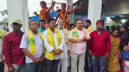 লাভপুর: লাভপুরের চৌহাট্টা সিধুকানু পার্কে হুল দিবস উদযাপনের মধ্য দিয়ে সিধু কানুর মূর্তি উন্নোচন