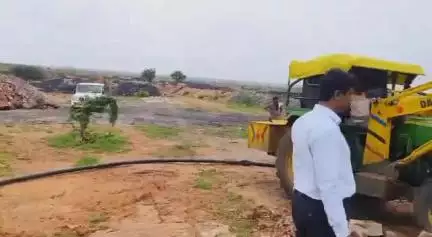 ચોટીલા: ચોટીલા નાયબ કલેકટરે ભવાનીગઢના ઉપસરપંચ ગેરકાયદેસર કાર્બોસિલોન કરતા તેની સામે કરી કાર્યવાહી