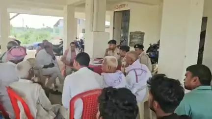 गायघाट: बेनीबाद थाना परिसर में मुहर्रम पर्व को लेकर शांति समिति की बैठक, अफवाह फैलाने वालों पर पुलिस की रहेगी नज़र