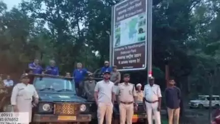 मानपुर: बांधवगढ़ टाइगर रिजर्व का कोर जोन पर्यटकों के लिए बंद, पार्क अधिकारियों ने पर्यटकों और गाइडों के साथ ली विदाई सेल्फी