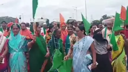 ನಿಡಗುಂದಿ: ಆಲಮಟ್ಟಿ ಜಲಾಶಯ ಎತ್ತರಕ್ಕಾಗಿ ನಿಡಗುಂದಿಯಲ್ಲಿ ರೈತ ಸಂಘಟನೆಯಿಂದ ಬೃಹತ್ ಪ್ರತಿಭಟನೆ